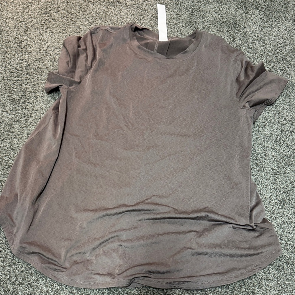 Lululemon’s lightweight split back t shirt